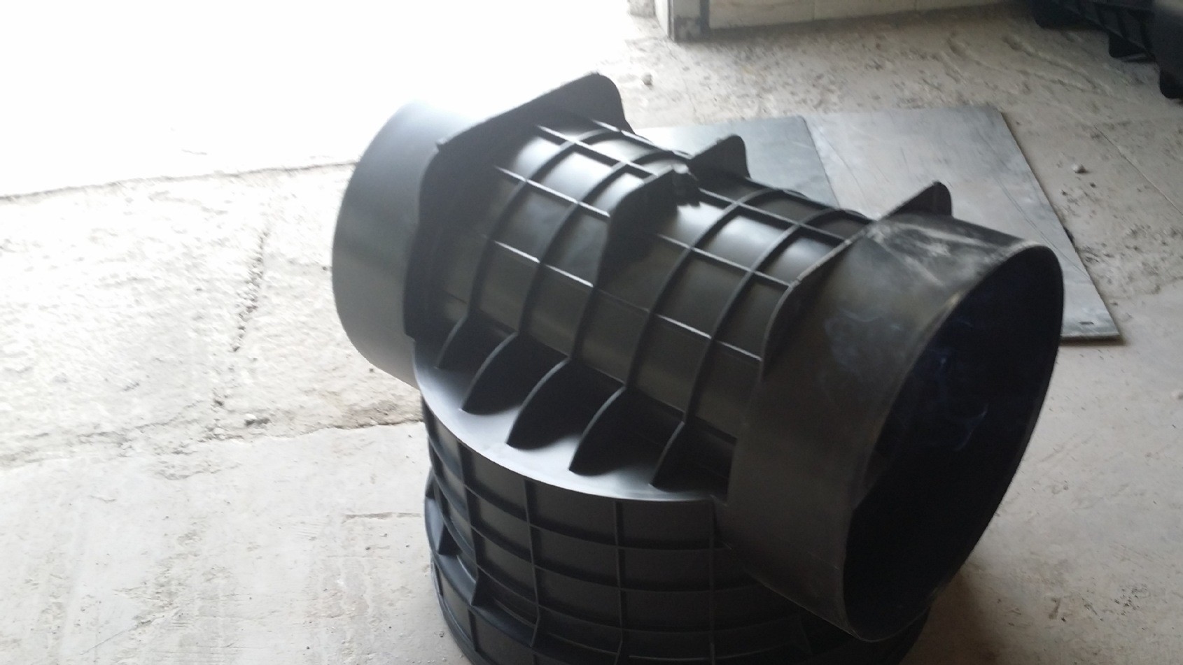 你知道為什么井蓋大多分布在馬路中間嗎？