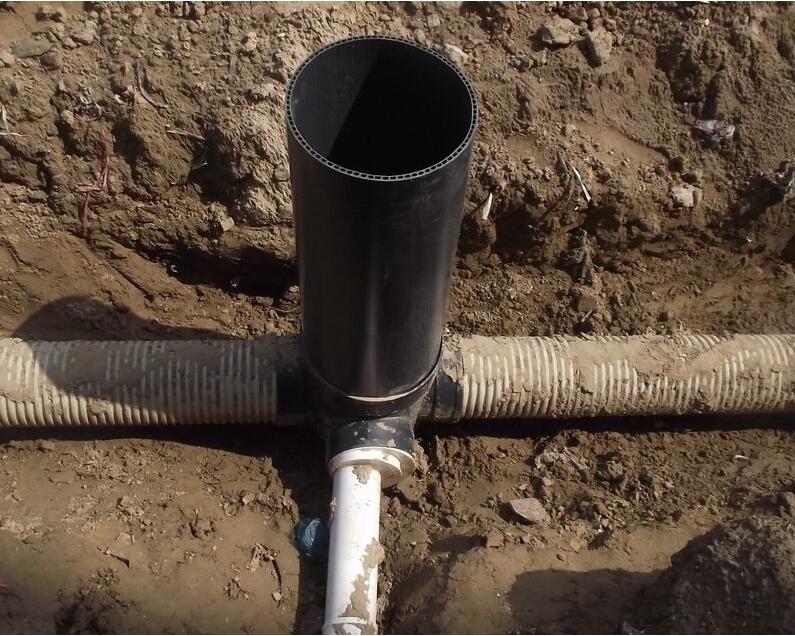 塑料檢查井有高效排水的功能還有導(dǎo)流槽污物，不易滯留堵塞的能力